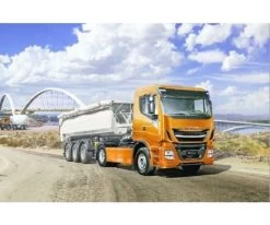 Carson 1:24 IVECO Hi-Way 480 E5 (Low Roof)