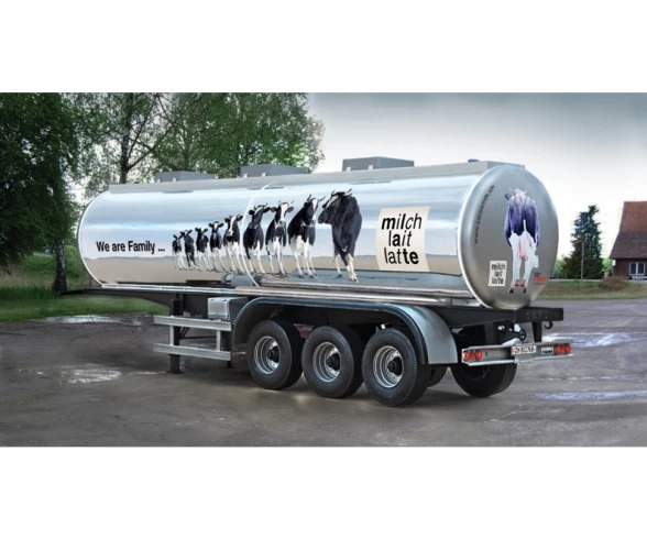 Carson 1:24 "The Familiy"Swissmilk Tank Trailer 3 Carson 1:24 "The Familiy"Swissmilk Tank Trailer