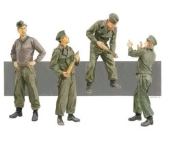 Carson 1:35 Sturmgesch.Crew Reloading (Russ'41)